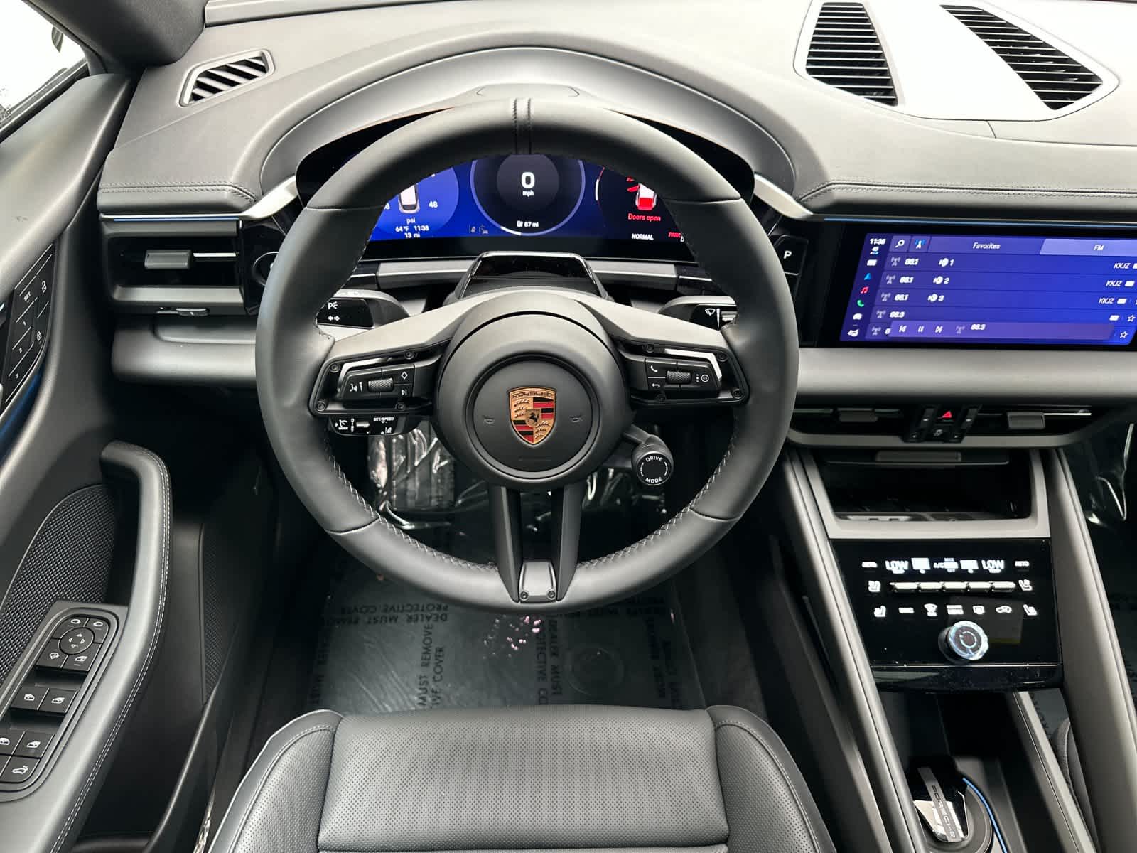 Thumbnail: 2026 Porsche Macan - 15