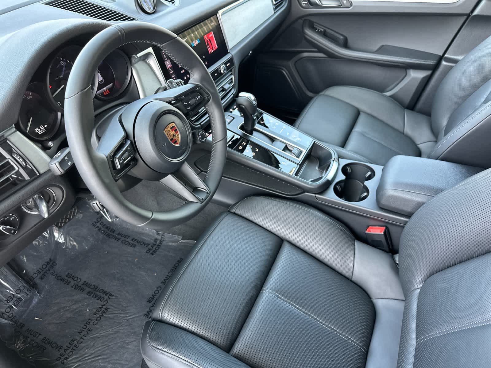 Thumbnail: 2026 Porsche Macan - 4