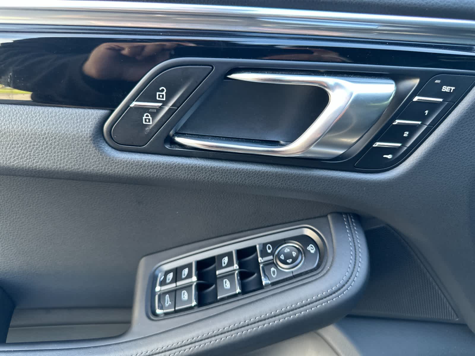 Thumbnail: 2025 Porsche Macan - 12