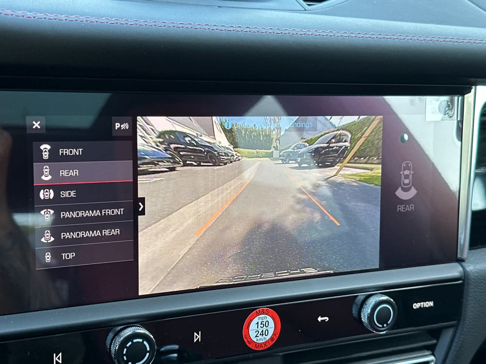 Thumbnail: 2026 Porsche Macan - 23