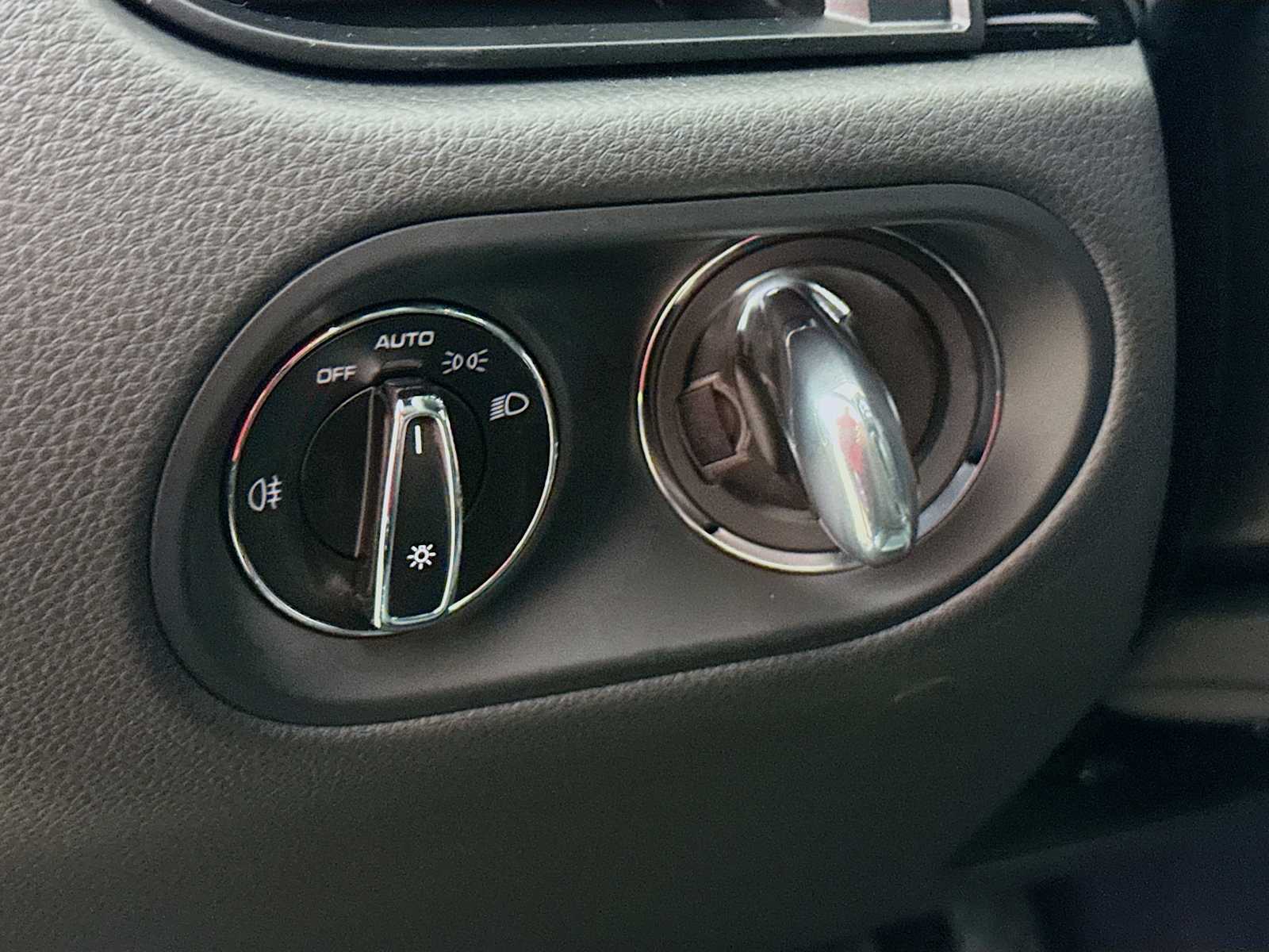 Thumbnail: 2026 Porsche Macan - 11