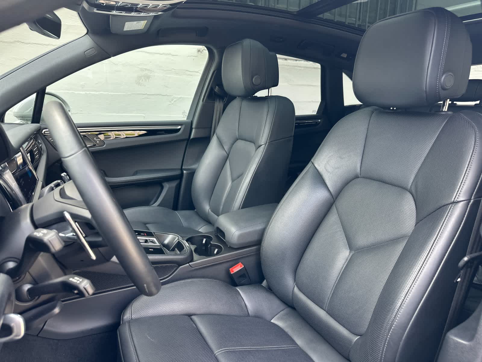 Thumbnail: 2025 Porsche Macan - 5