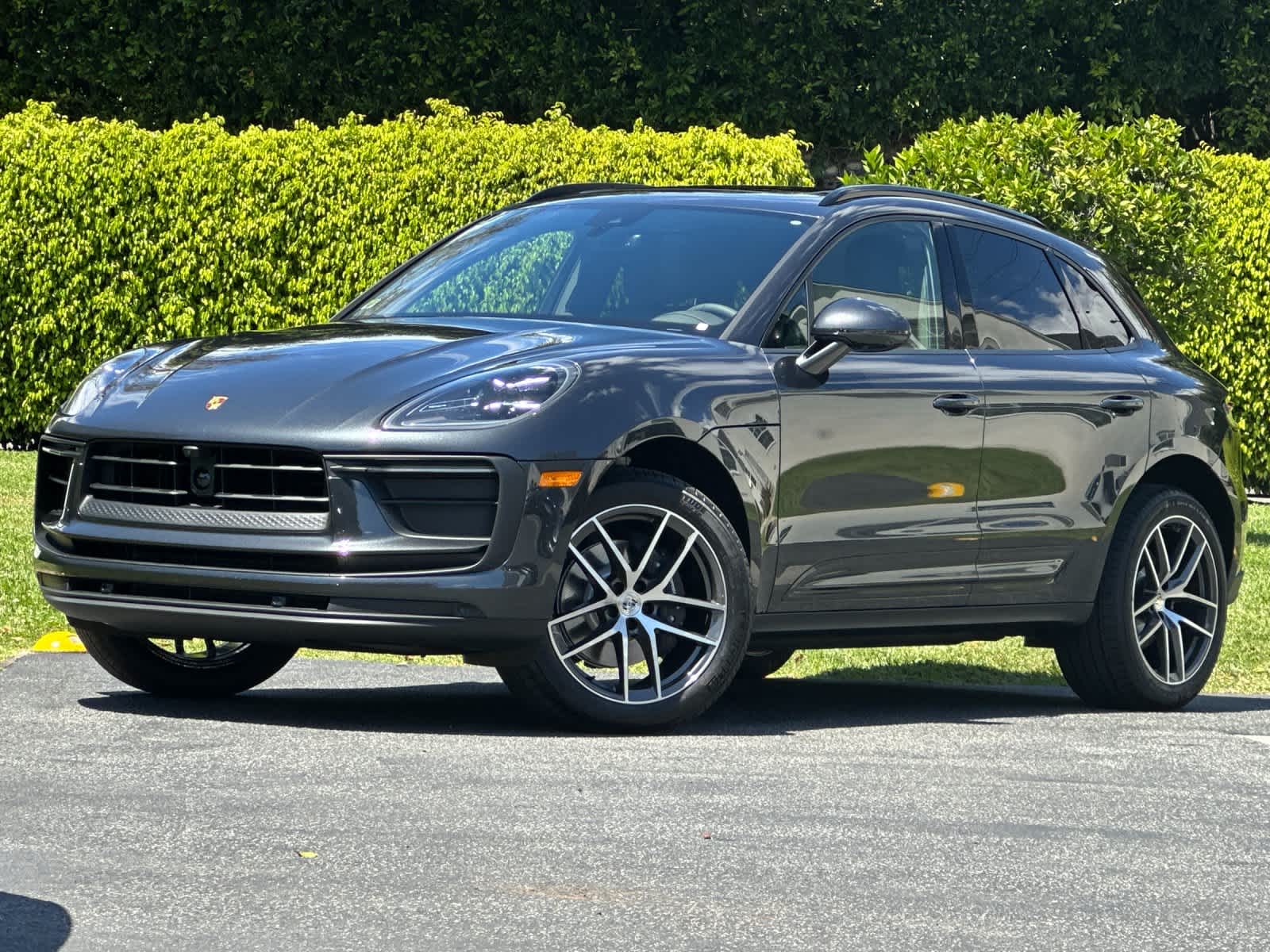 Thumbnail: 2026 Porsche Macan - 1