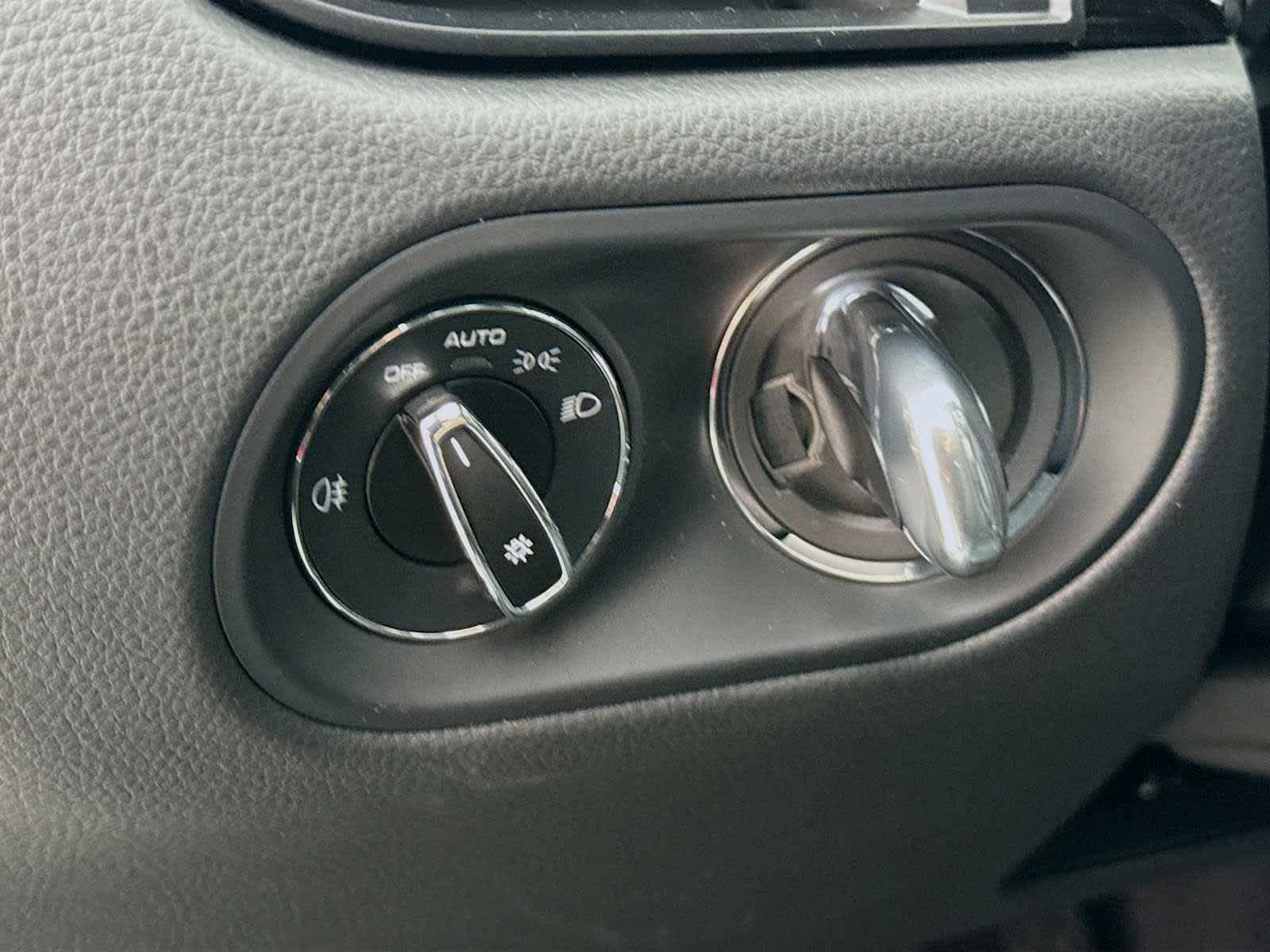 Thumbnail: 2026 Porsche Macan - 11