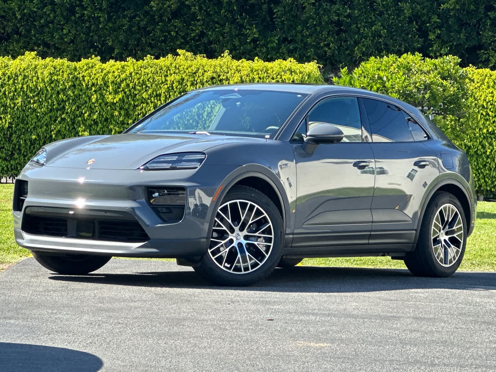 Thumbnail: 2026 Porsche Macan - 1