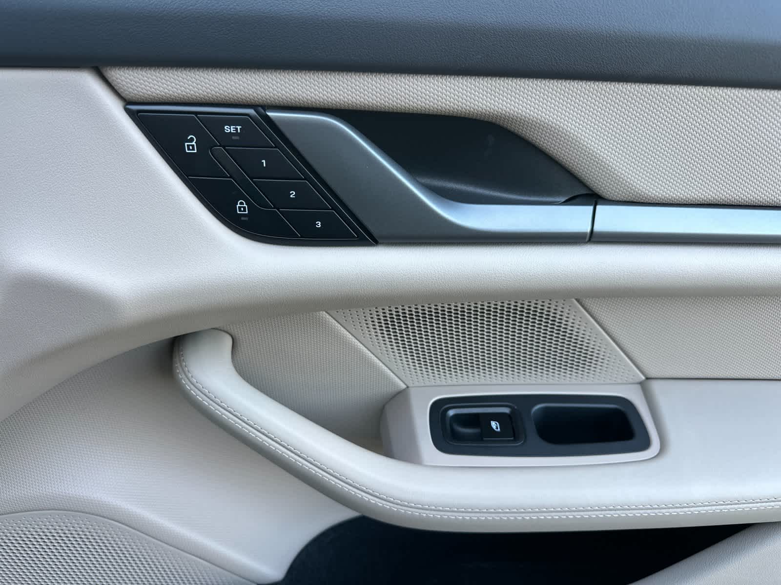 Thumbnail: 2026 Porsche Taycan - 17