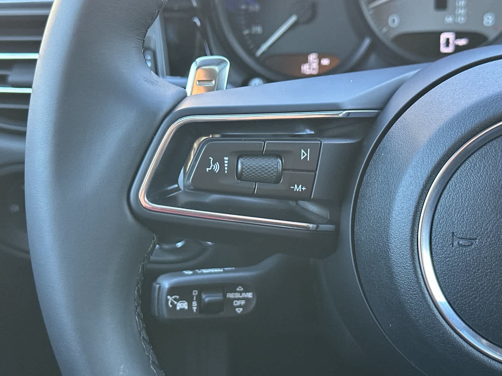 Thumbnail: 2026 Porsche Macan - 27