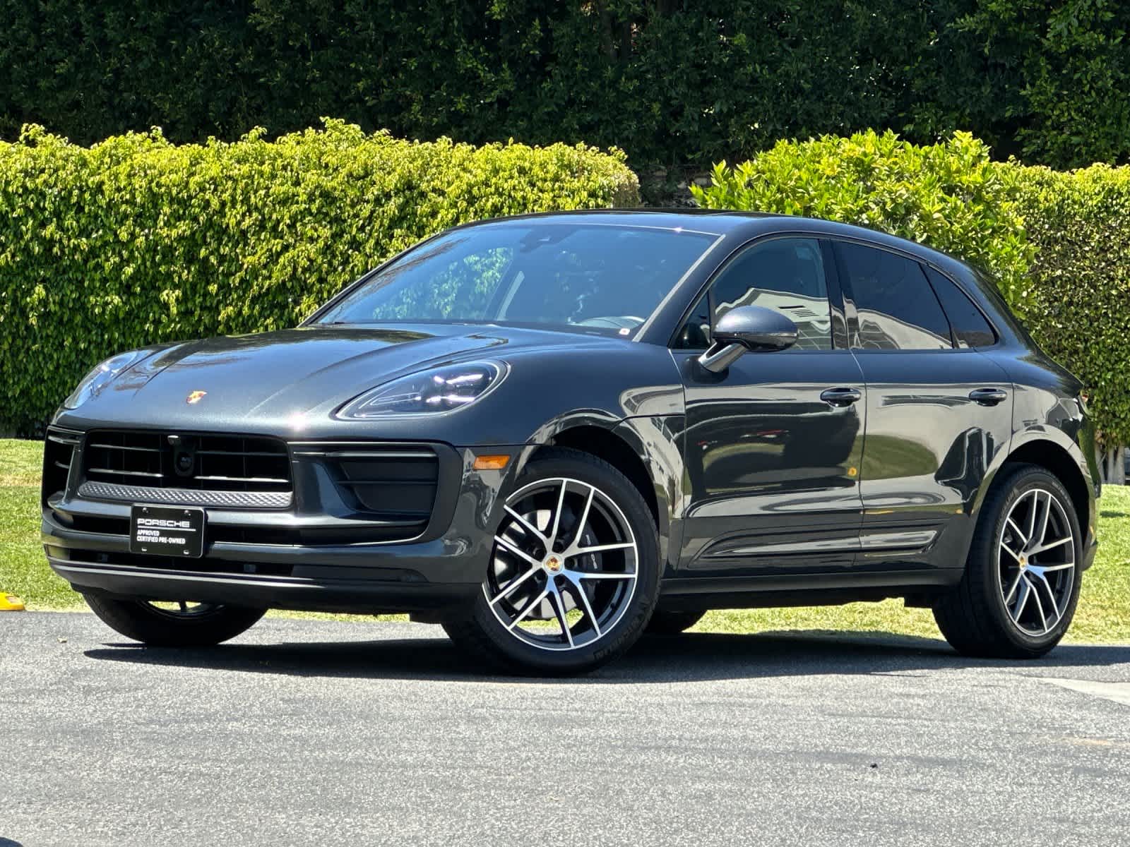 Thumbnail: 2025 Porsche Macan - 1