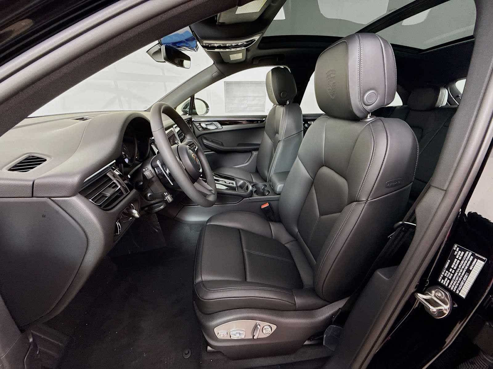 Thumbnail: 2026 Porsche Macan - 5