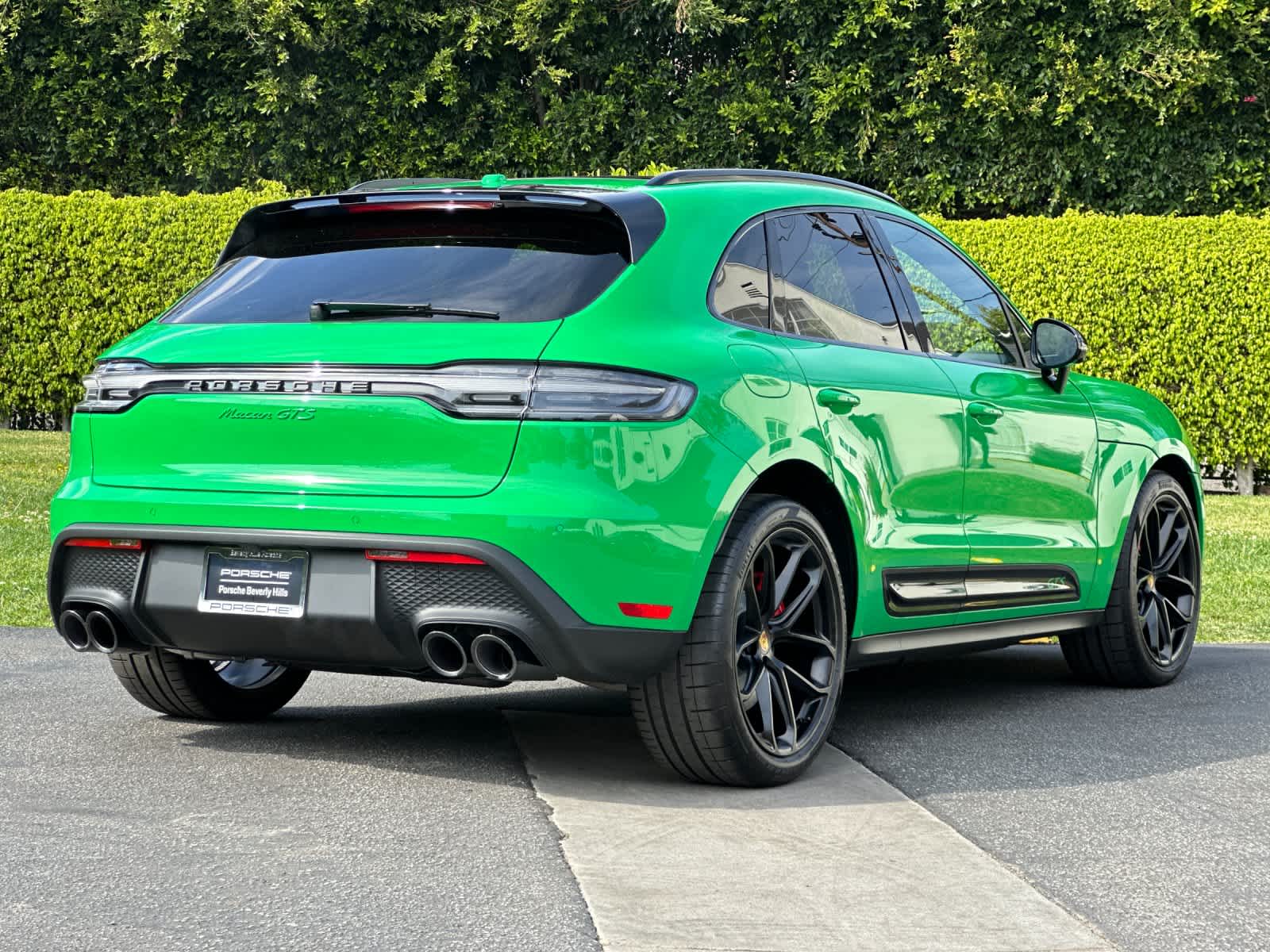 Thumbnail: 2026 Porsche Macan - 8