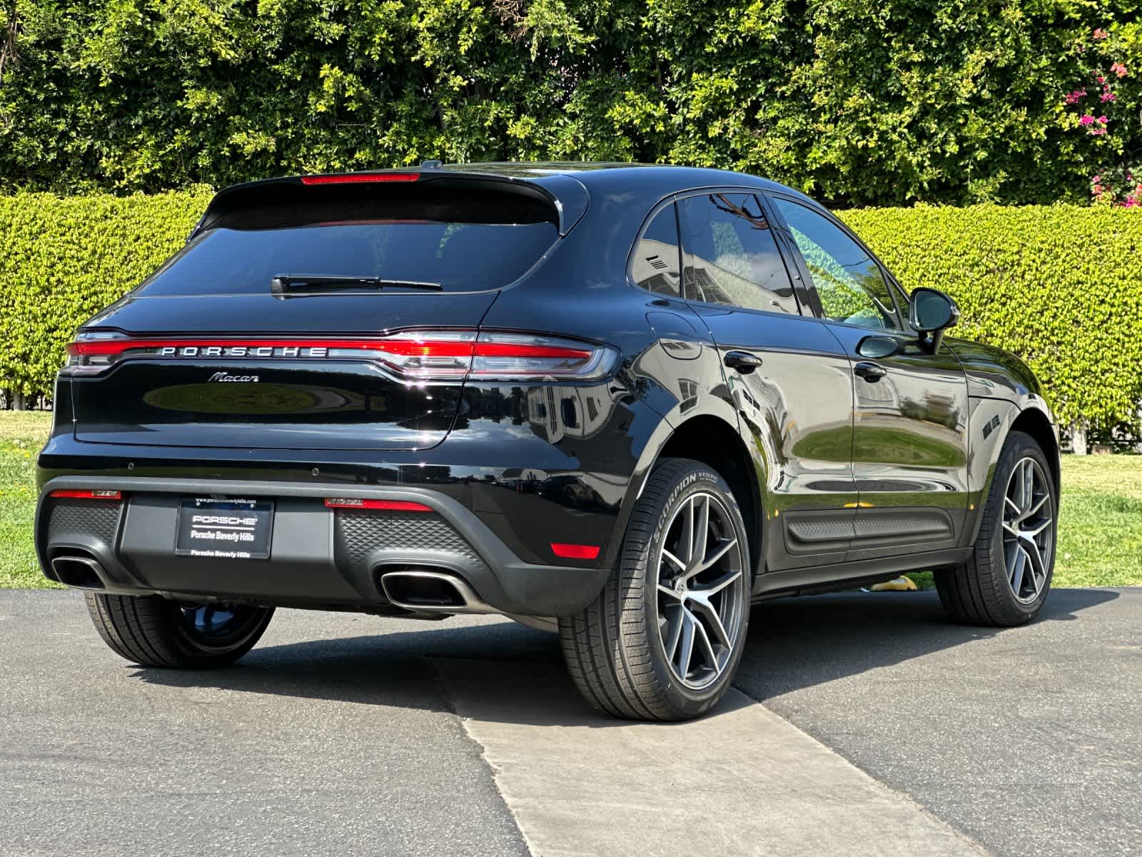 Thumbnail: 2026 Porsche Macan - 8