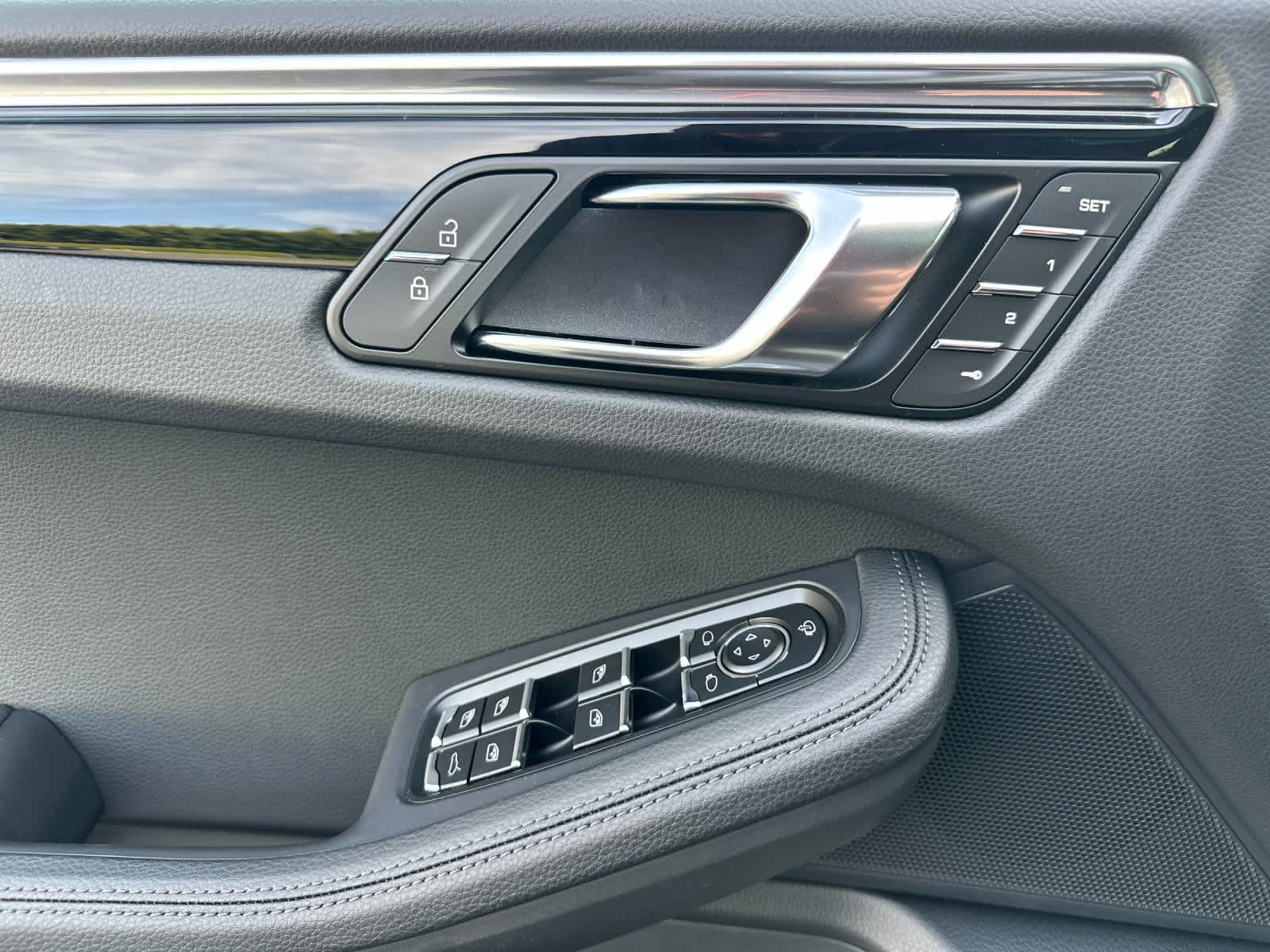 Thumbnail: 2026 Porsche Macan - 12