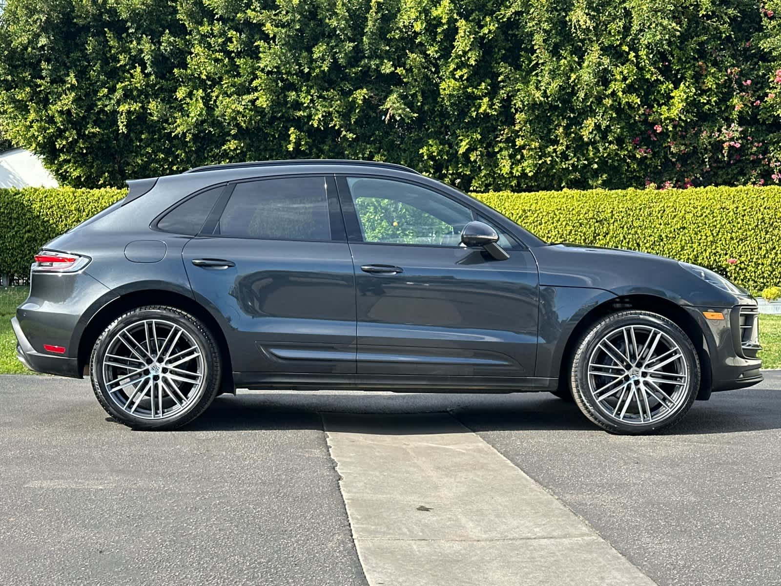 Thumbnail: 2025 Porsche Macan - 9