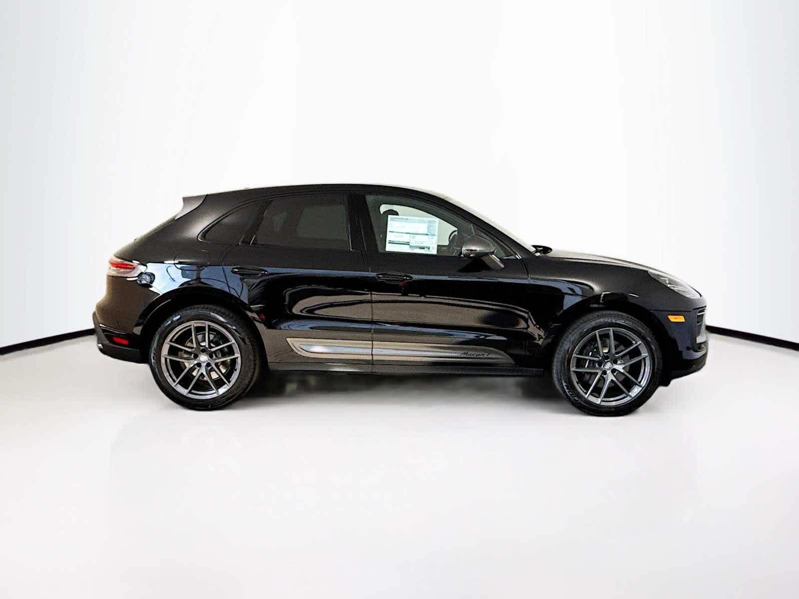 Thumbnail: 2025 Porsche Macan - 36