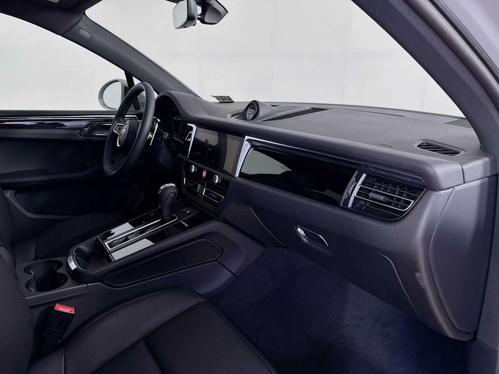 Thumbnail: 2026 Porsche Macan - 22