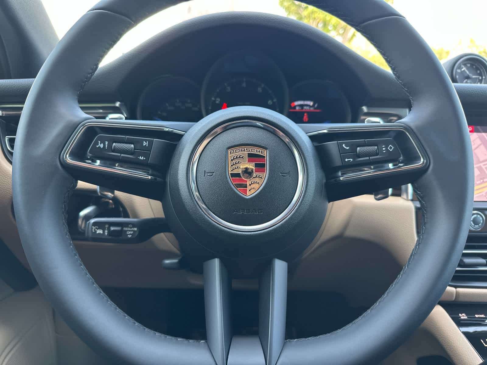 Thumbnail: 2025 Porsche Macan - 24