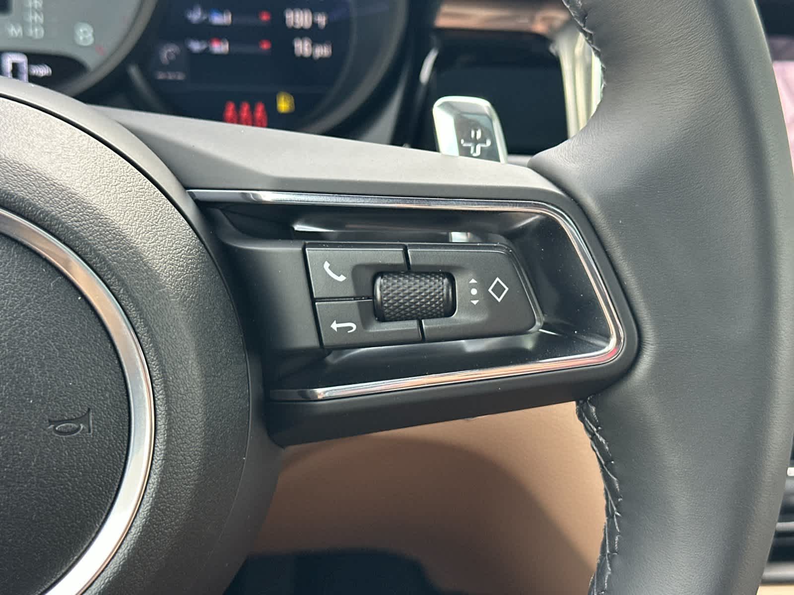 Thumbnail: 2026 Porsche Macan - 28