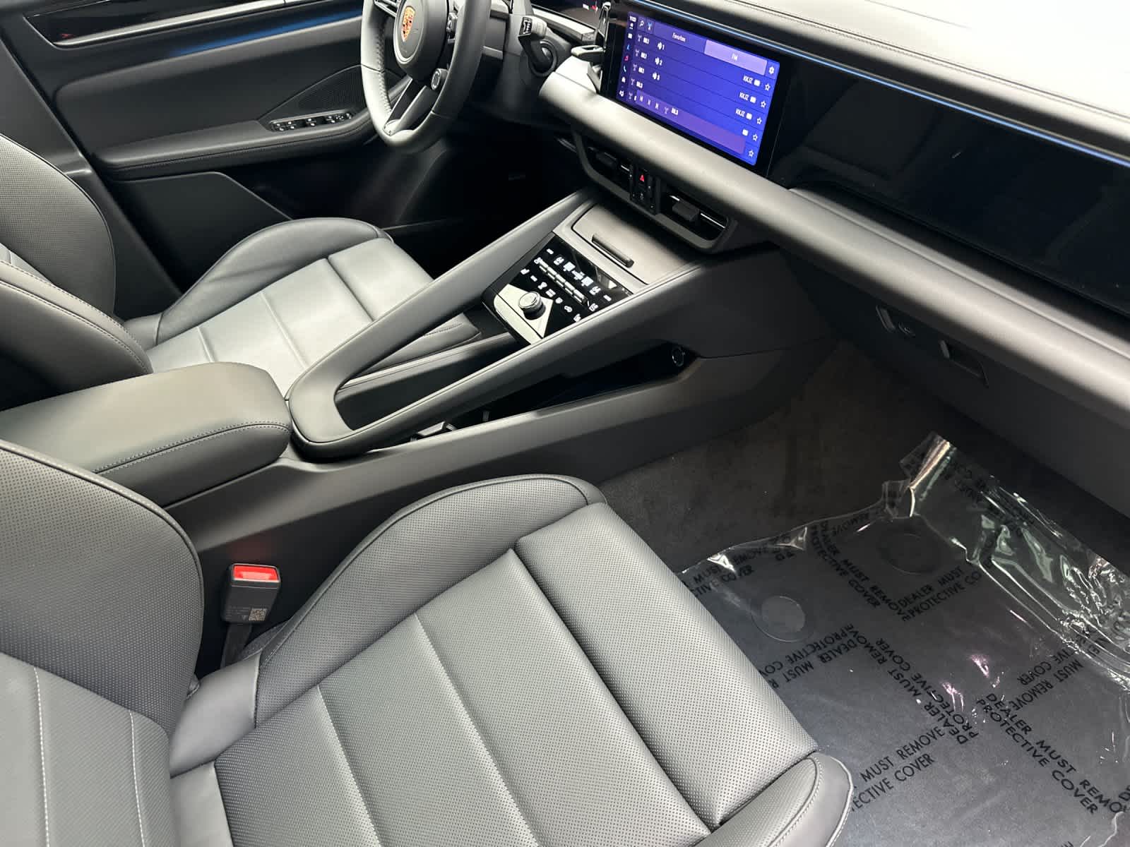 Thumbnail: 2026 Porsche Macan - 17