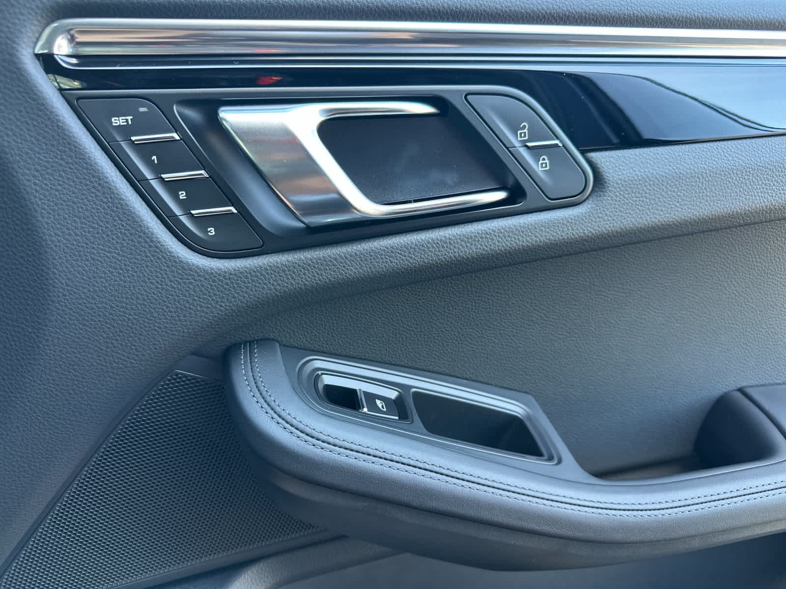 Thumbnail: 2026 Porsche Macan - 19