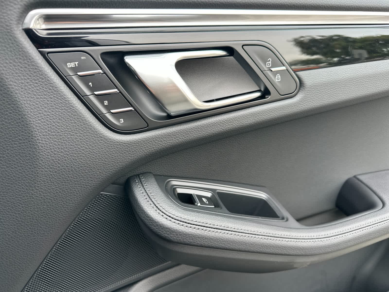 Thumbnail: 2026 Porsche Macan - 19