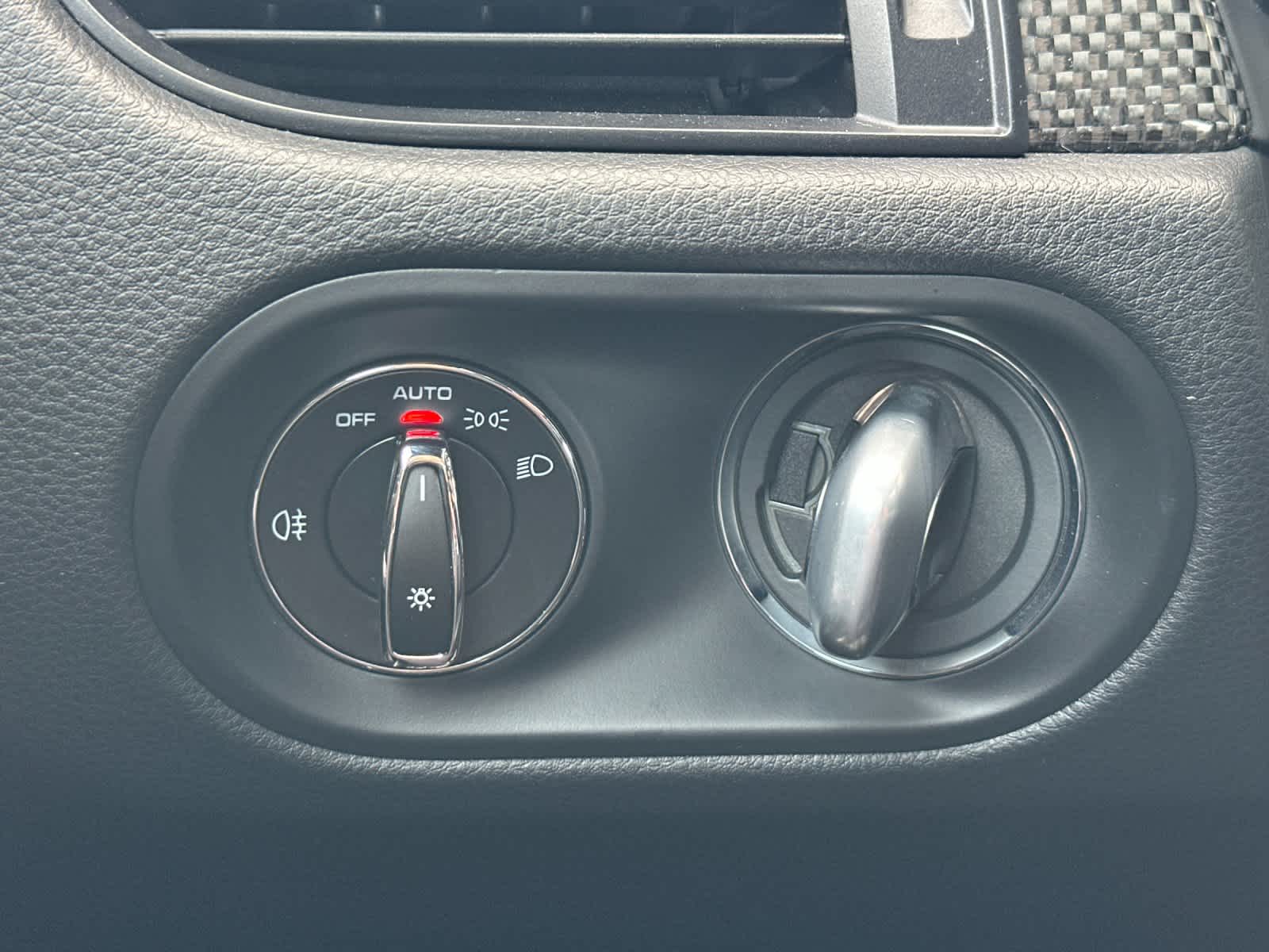 Thumbnail: 2022 Porsche Macan - 30