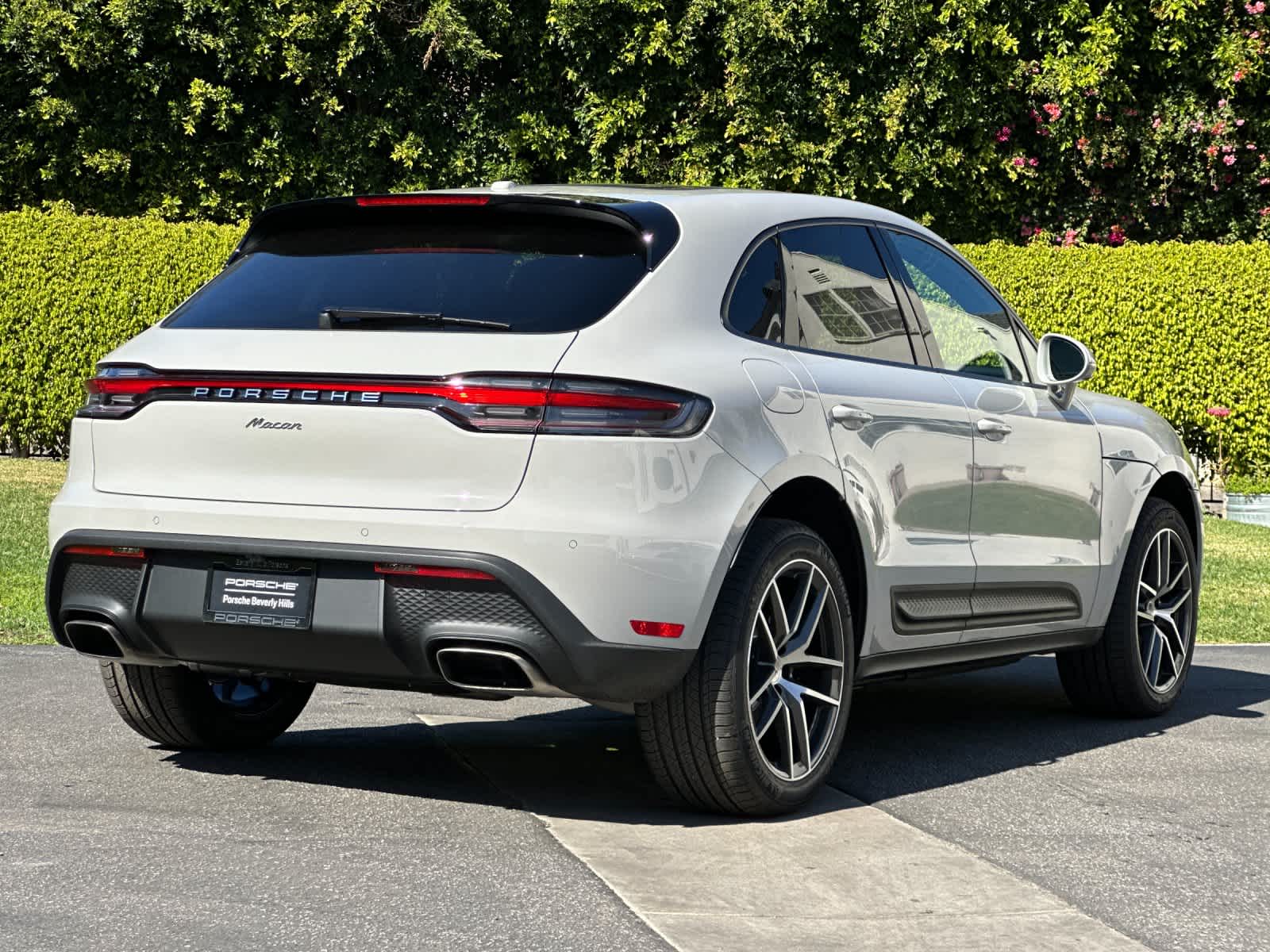 Thumbnail: 2026 Porsche Macan - 8