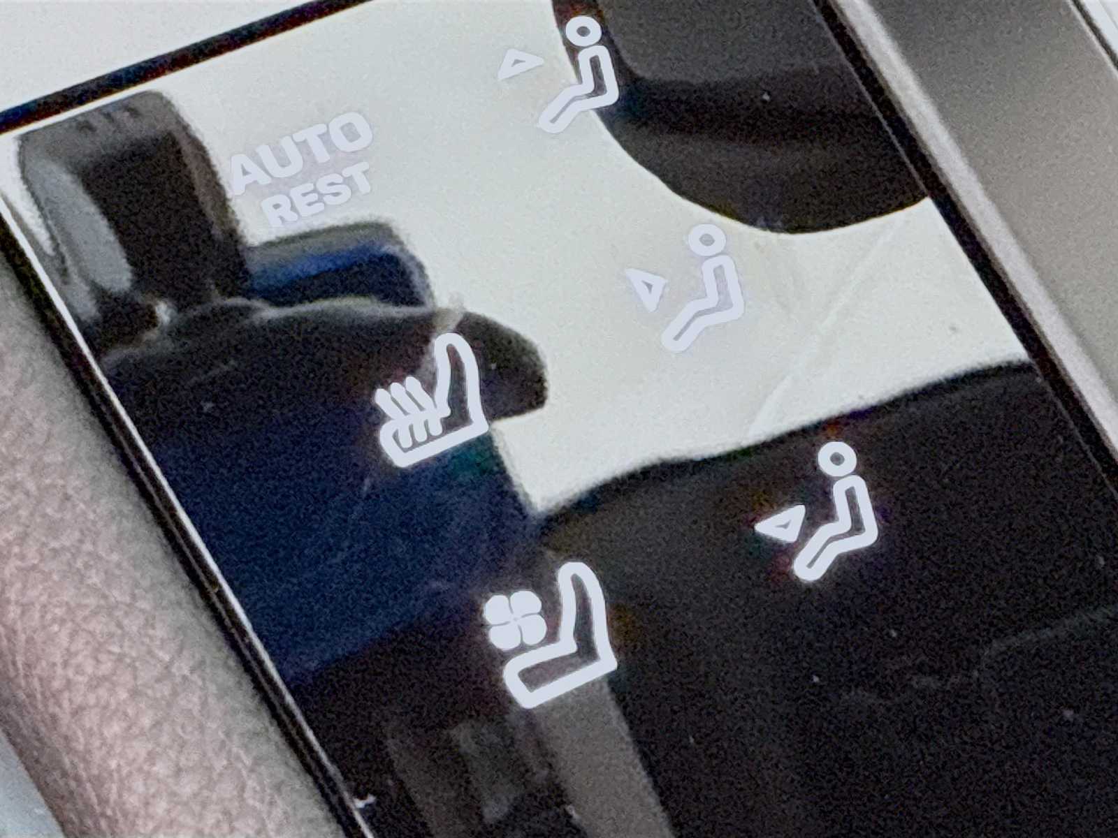 Thumbnail: 2026 Porsche Macan - 16