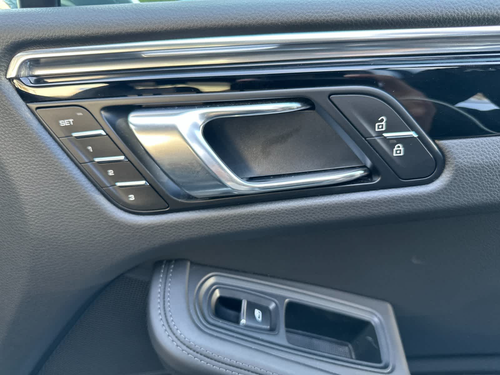 Thumbnail: 2025 Porsche Macan - 19