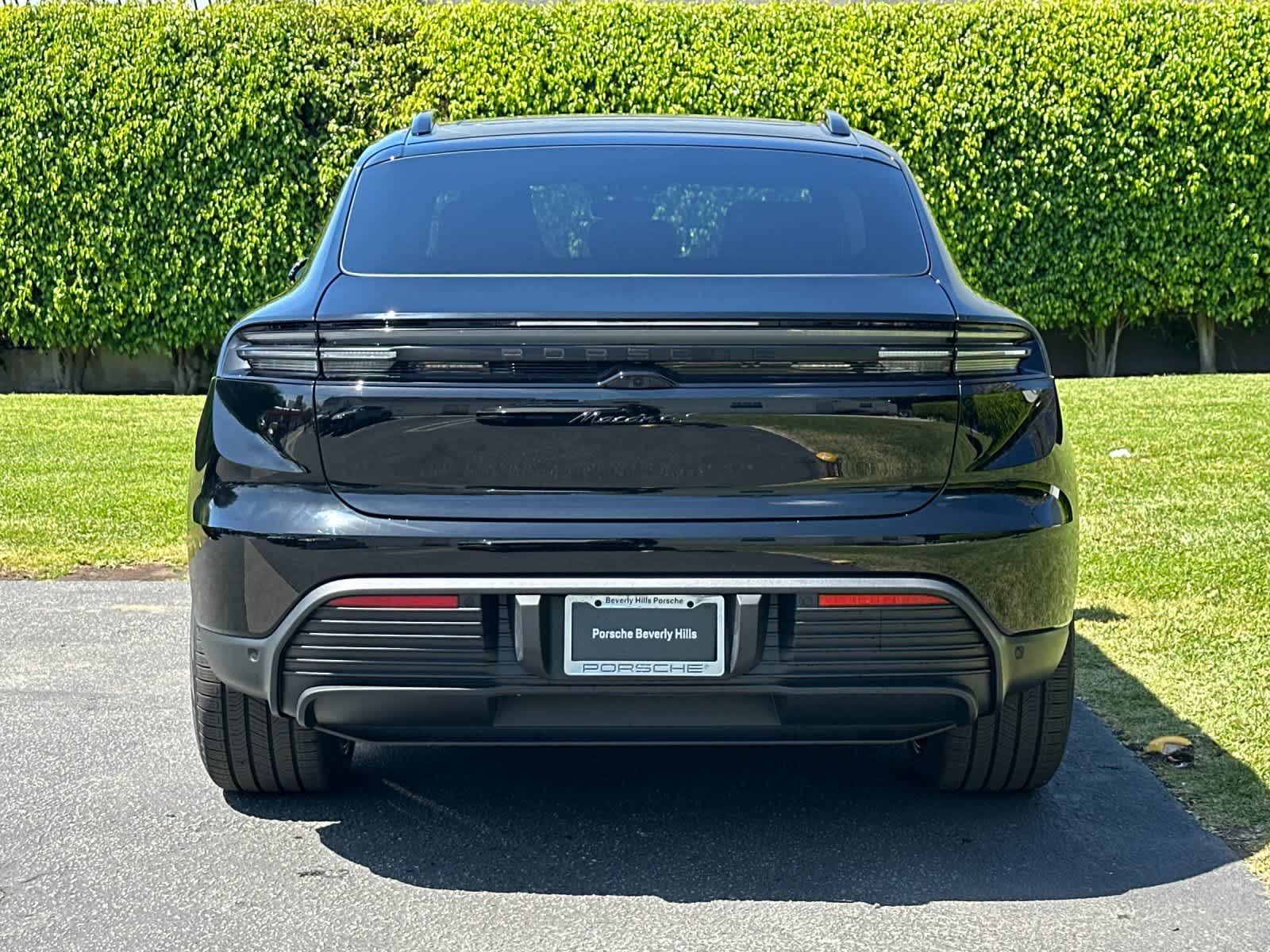 Thumbnail: 2026 Porsche Macan - 7