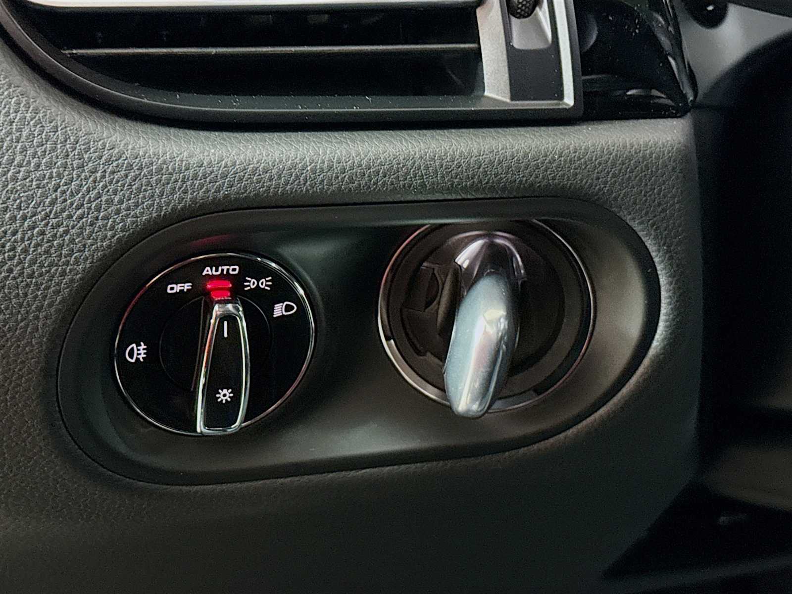 Thumbnail: 2025 Porsche Macan - 11