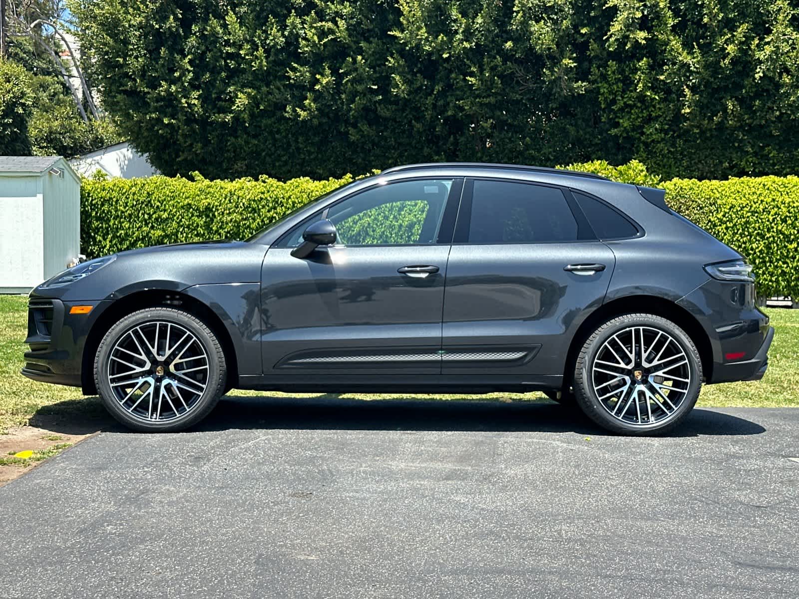 Thumbnail: 2026 Porsche Macan - 2