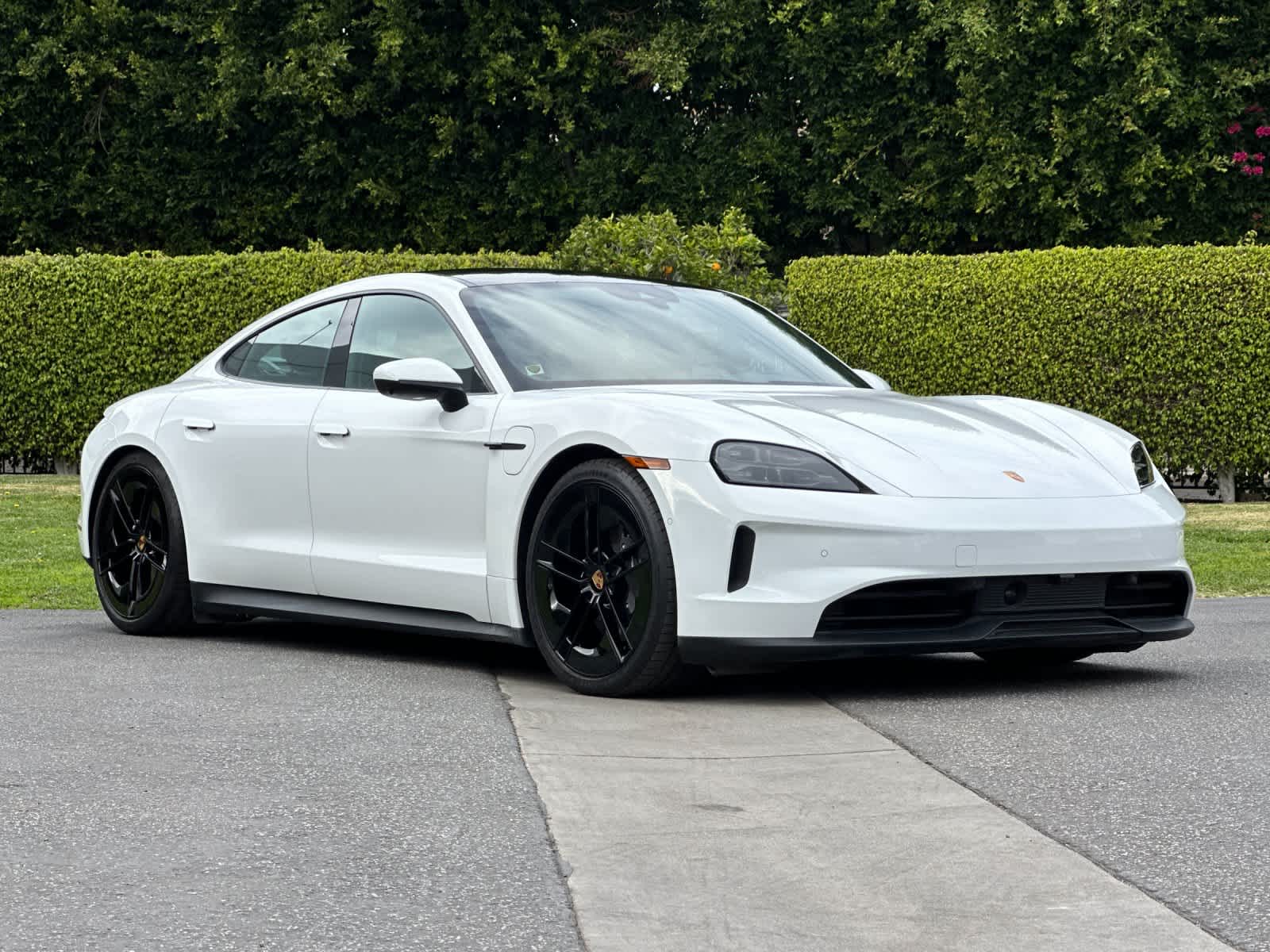 Thumbnail: 2025 Porsche Taycan - 10