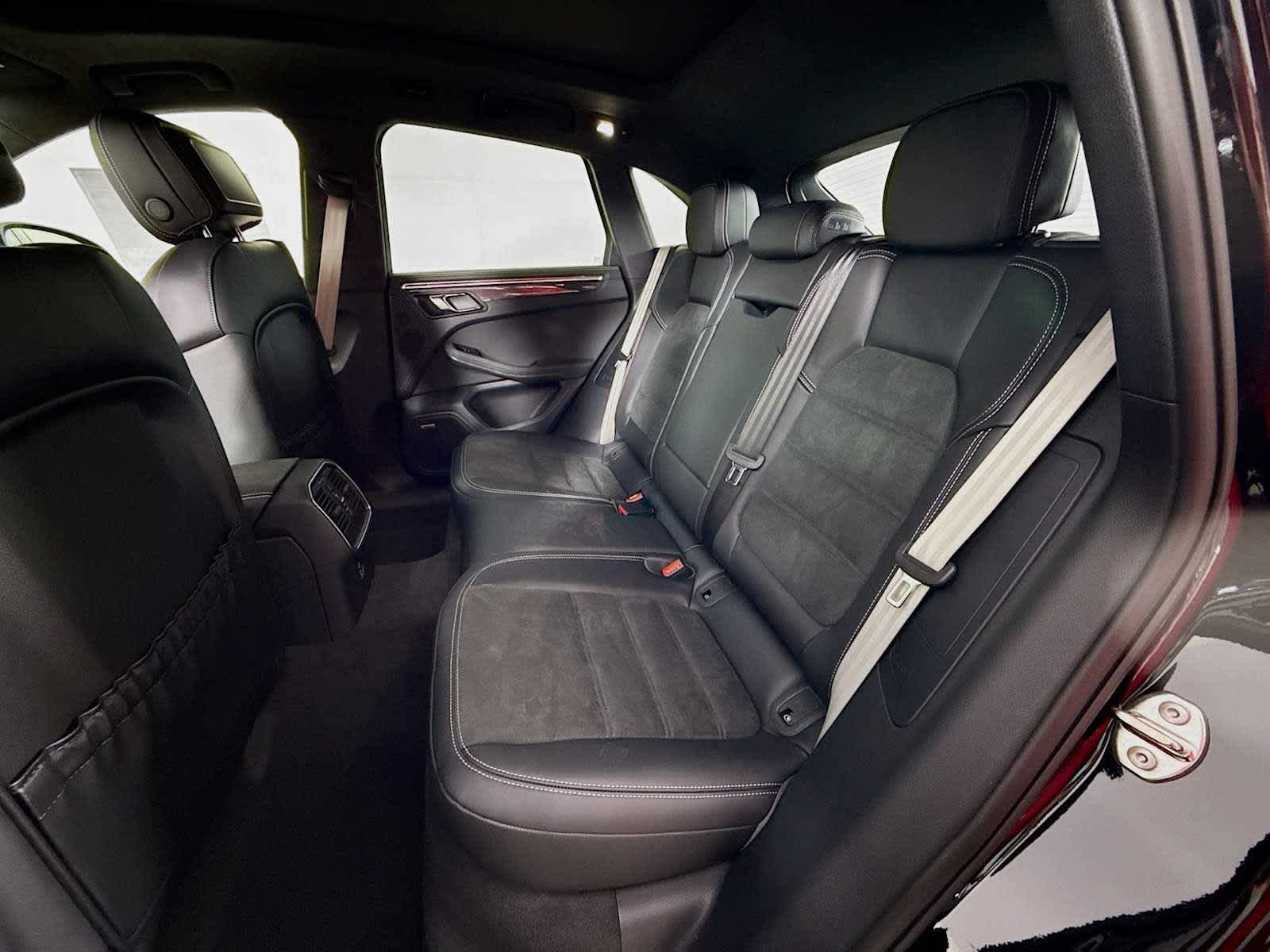 Thumbnail: 2025 Porsche Macan - 17