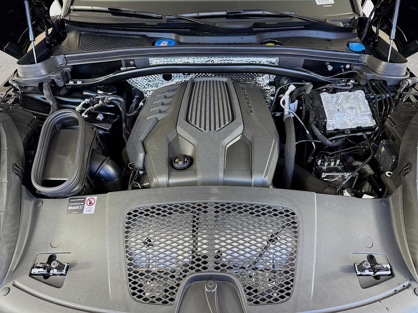 Thumbnail: 2026 Porsche Macan - 25