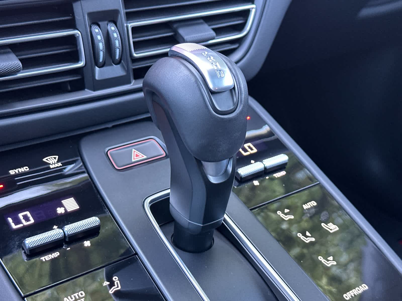 Thumbnail: 2026 Porsche Macan - 25