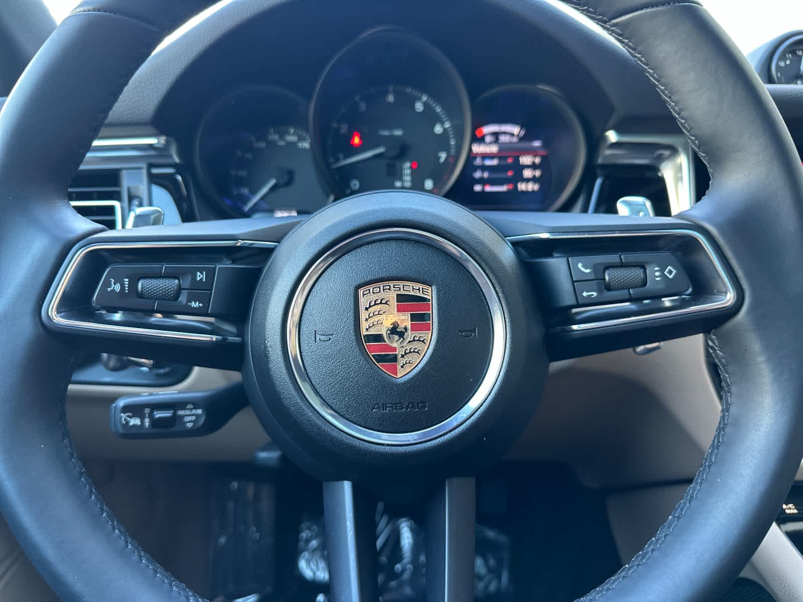 Thumbnail: 2025 Porsche Macan - 25