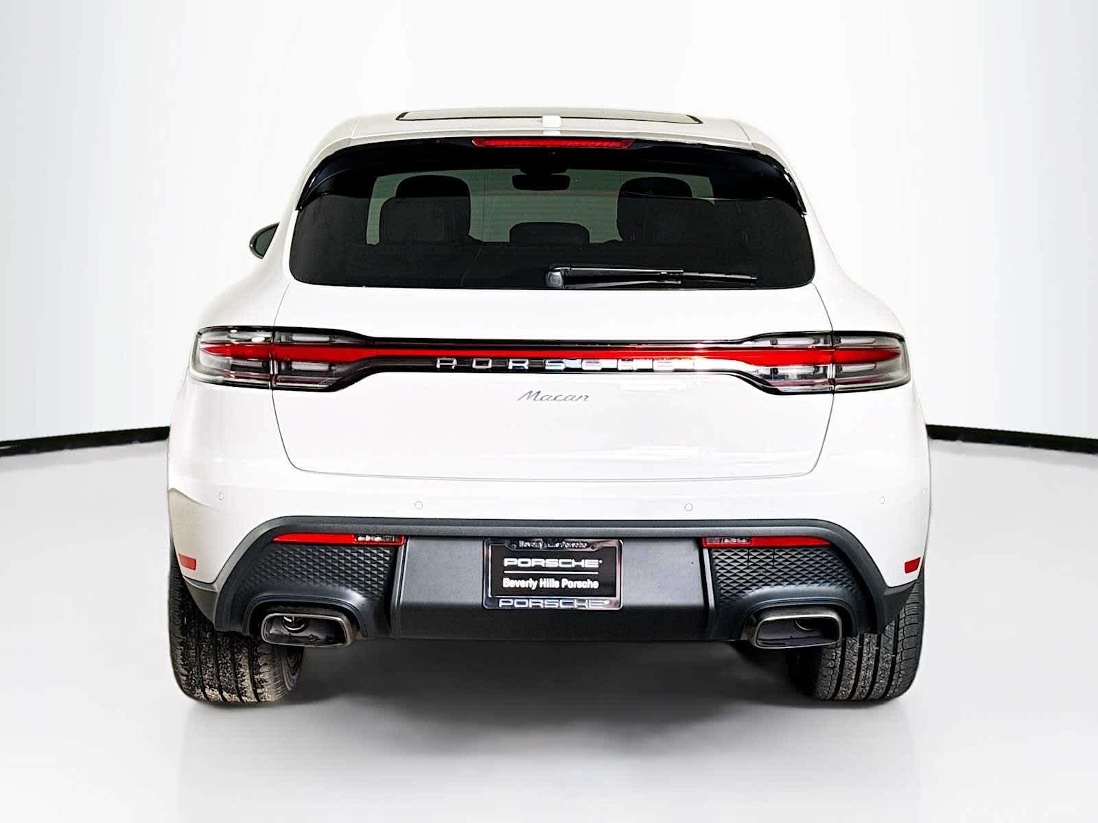 Thumbnail: 2026 Porsche Macan - 10