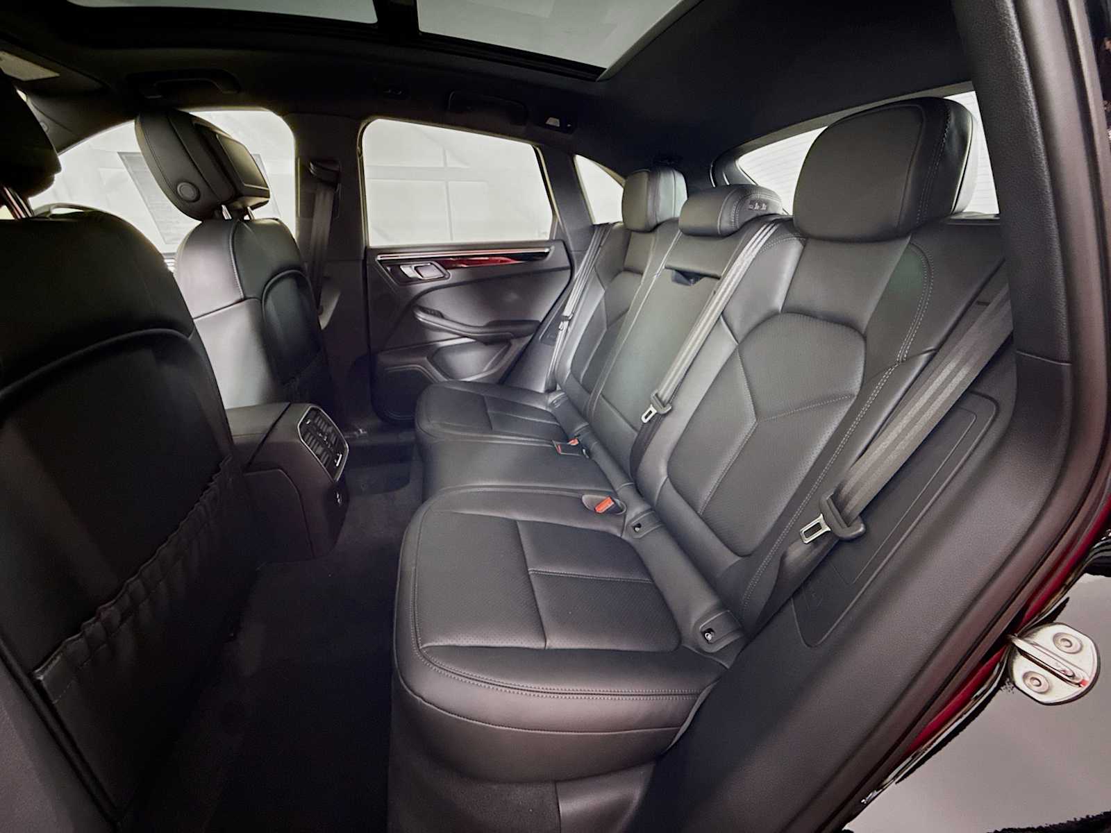 Thumbnail: 2026 Porsche Macan - 17