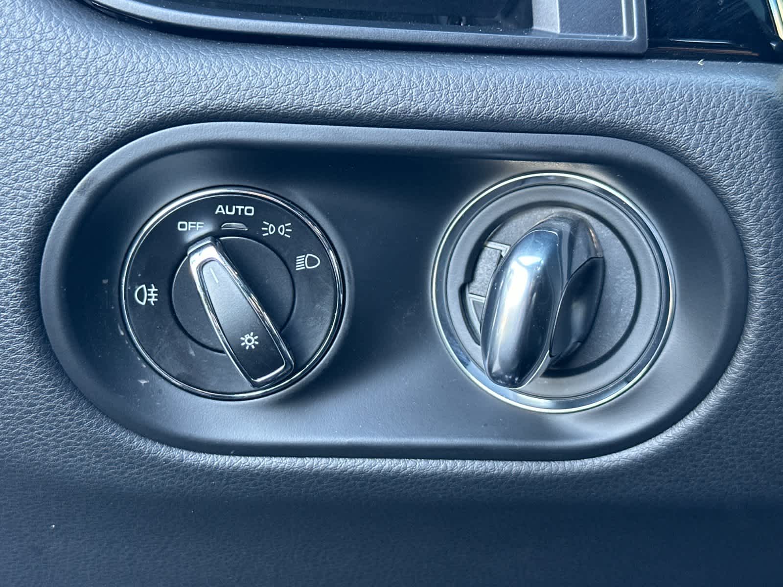 Thumbnail: 2025 Porsche Macan - 29