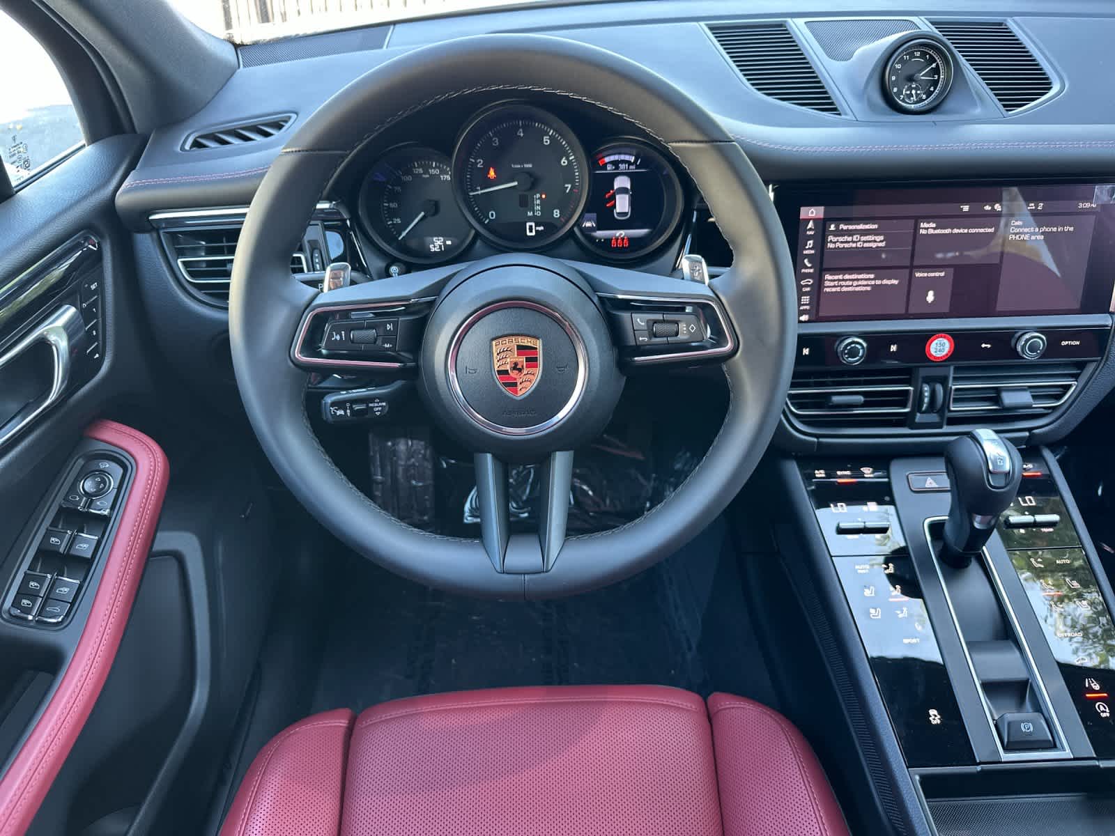 Thumbnail: 2026 Porsche Macan - 15