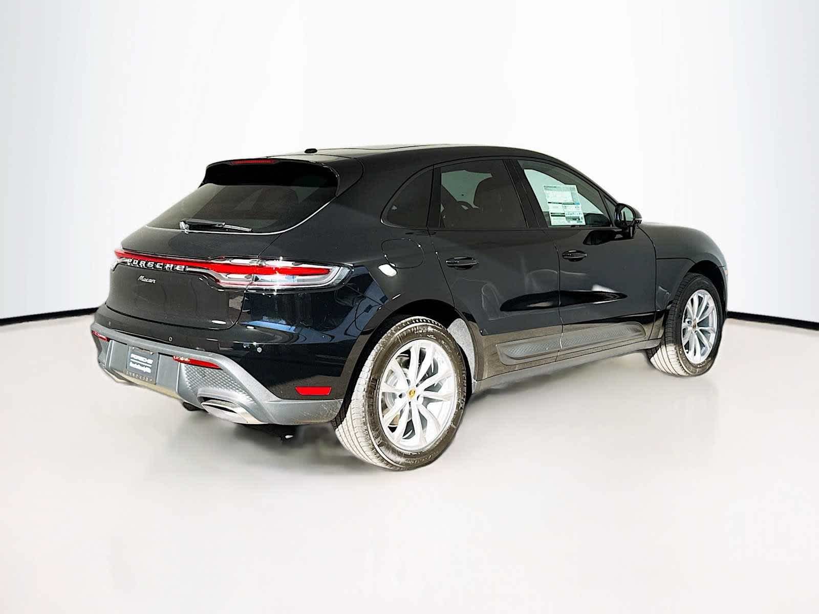 Thumbnail: 2026 Porsche Macan - 9
