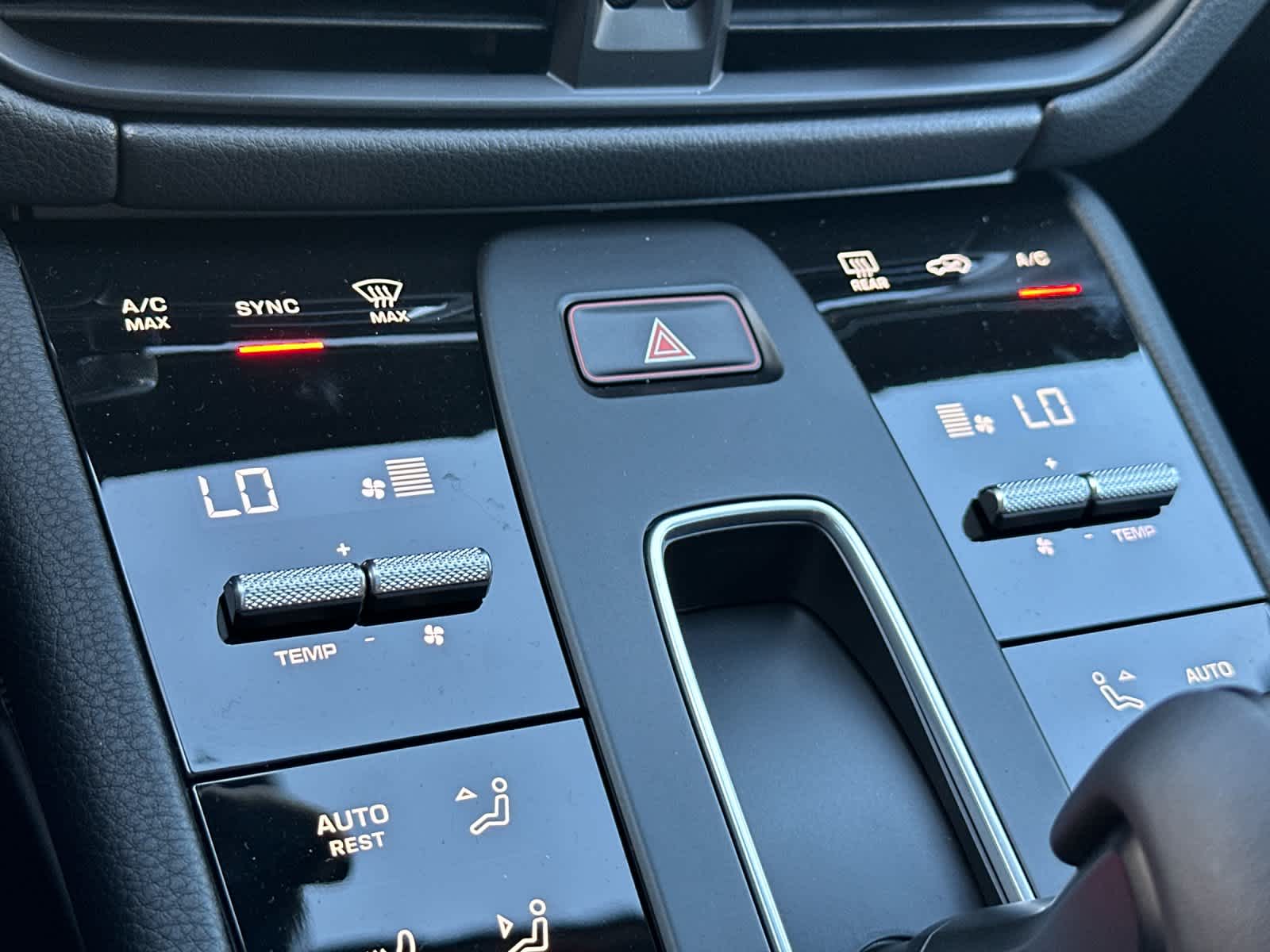 Thumbnail: 2026 Porsche Macan - 23