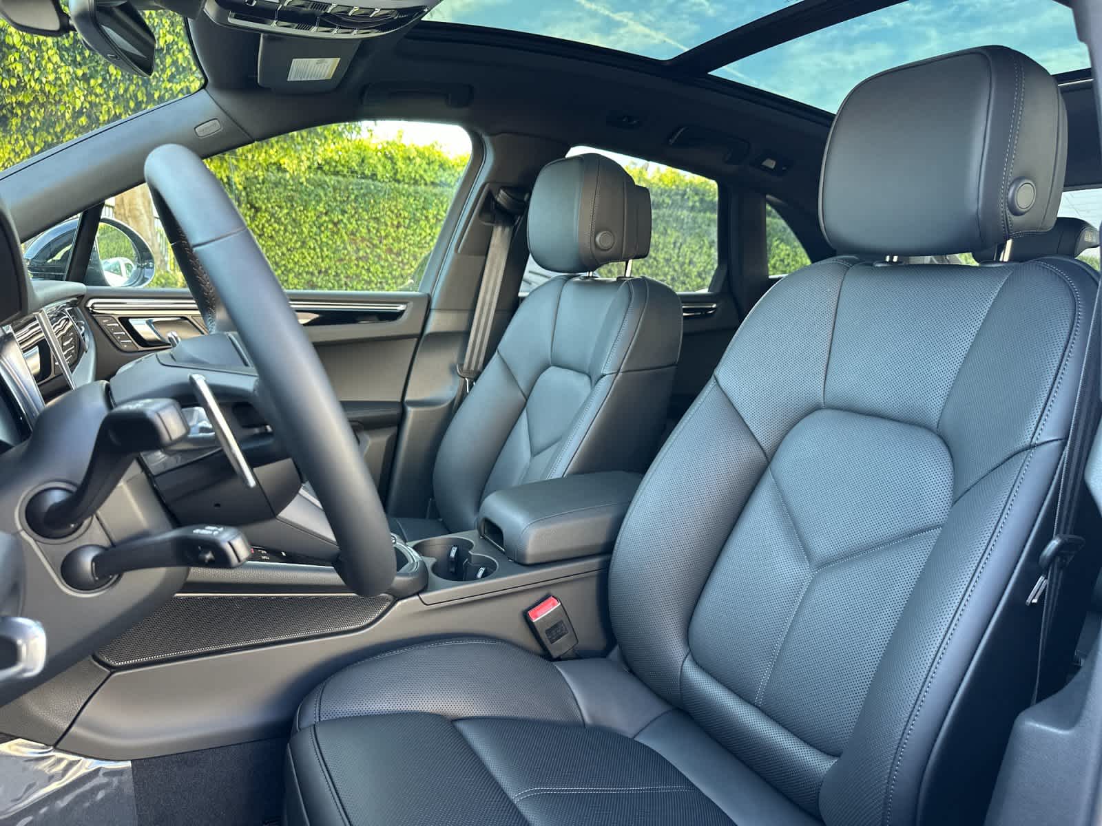 Thumbnail: 2026 Porsche Macan - 5