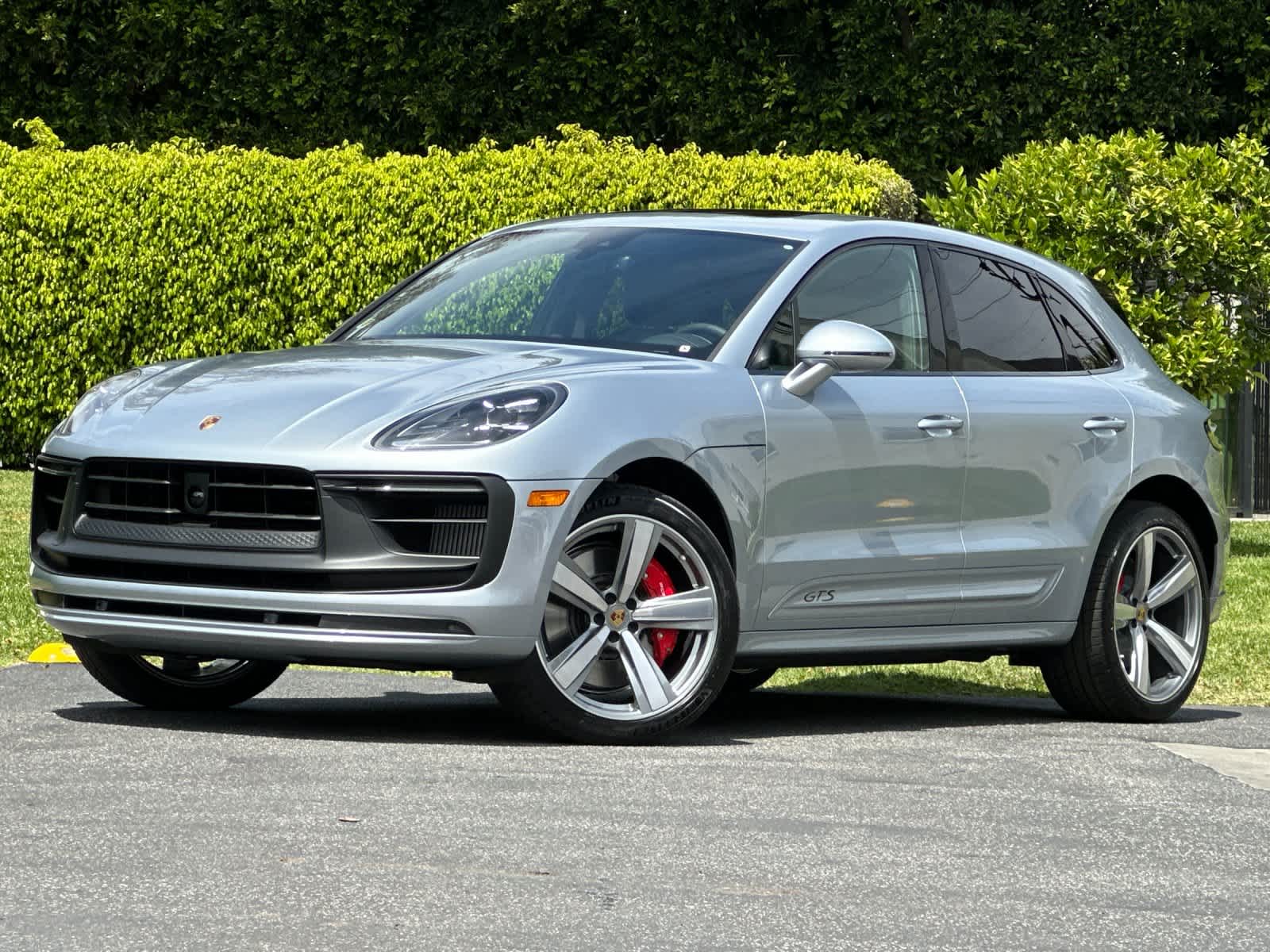 Thumbnail: 2026 Porsche Macan - 1