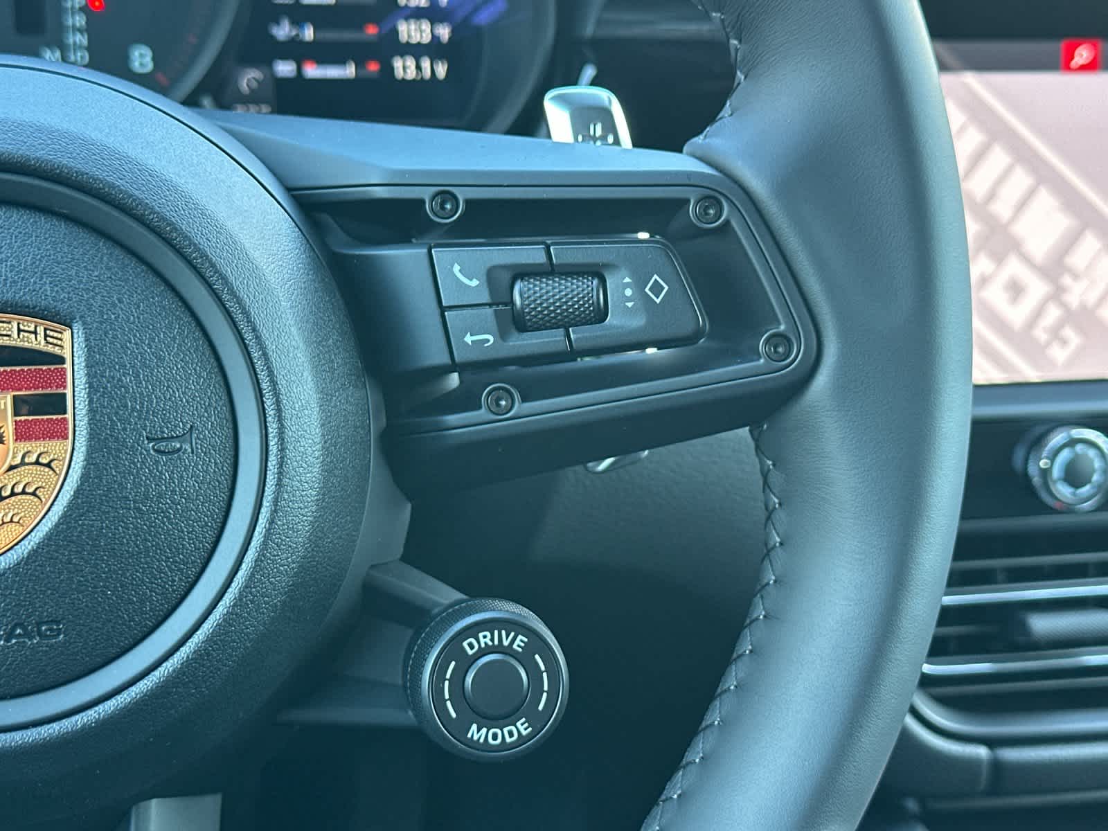 Thumbnail: 2026 Porsche Macan - 27