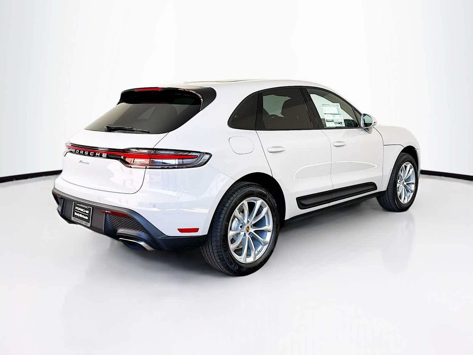 Thumbnail: 2026 Porsche Macan - 7