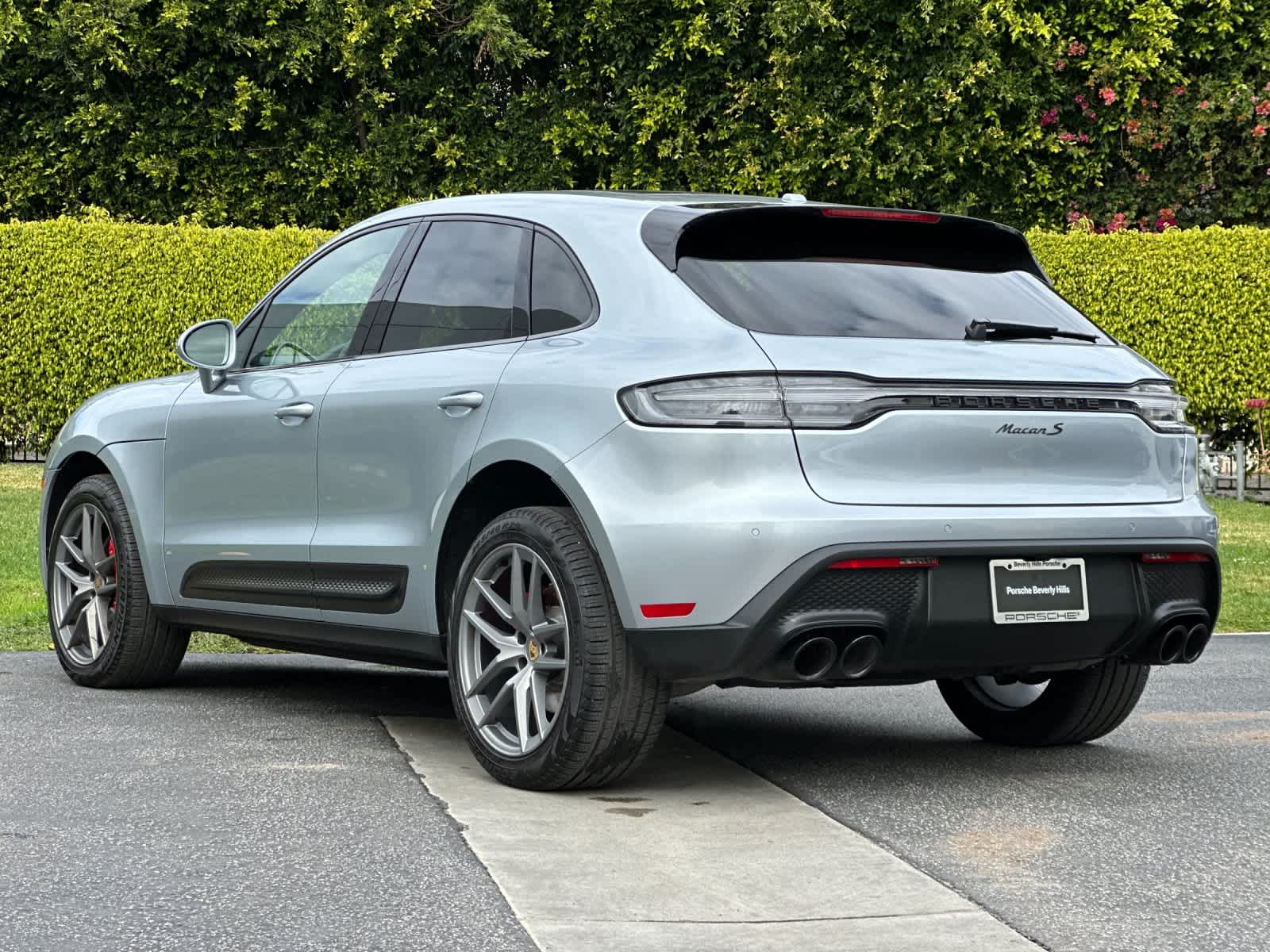 Thumbnail: 2023 Porsche Macan - 3