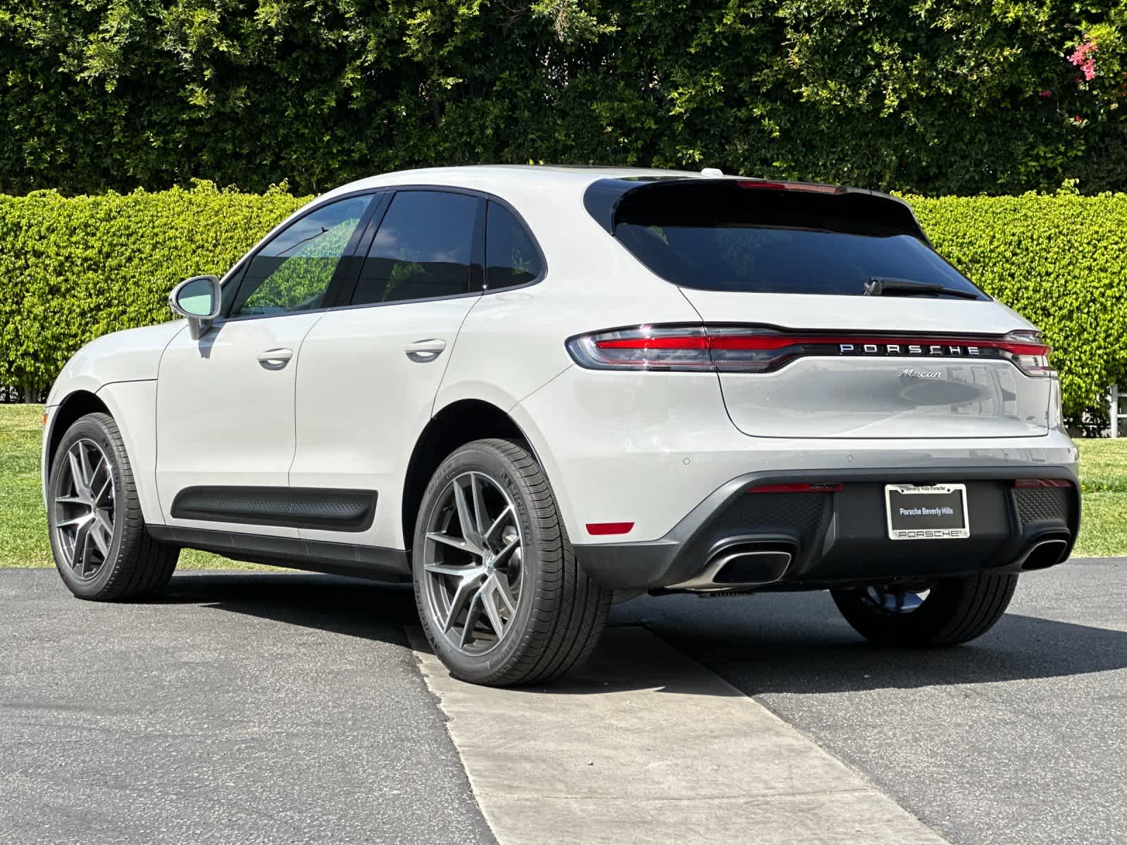 Thumbnail: 2026 Porsche Macan - 3