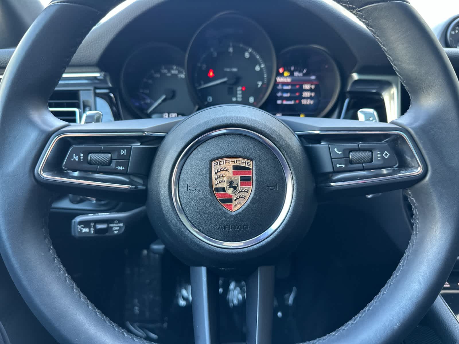 Thumbnail: 2025 Porsche Macan - 25