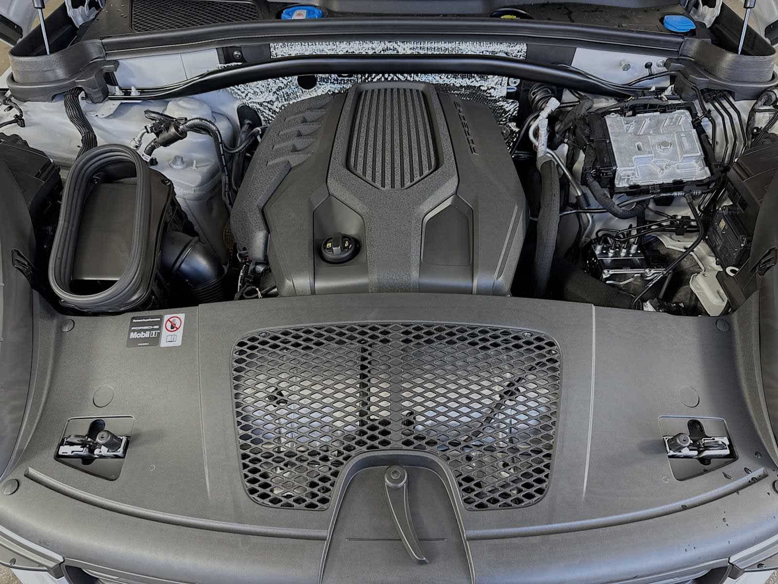 Thumbnail: 2026 Porsche Macan - 25